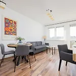 Spacious With Parking And Balcony By Renters Апартаменты