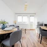 Spacious With Parking And Balcony By Renters Апартаменты *