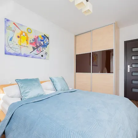 Spacious With Parking And Balcony By Renters * ורשה