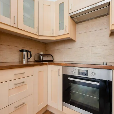 Apartment Spacious With Parking And Balcony By Renters