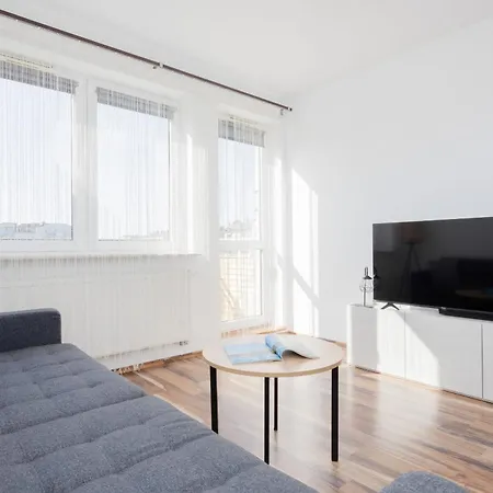 Apartment Spacious With Parking And Balcony By Renters *