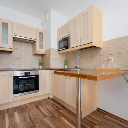 Apartment Spacious With Parking And Balcony By Renters *