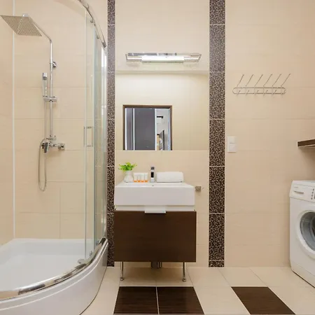 Spacious With Parking And Balcony By Renters דירה ורשה