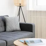 Daire Spacious With Parking And Balcony By Renters *