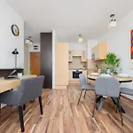 Daire Spacious With Parking And Balcony By Renters Varşova