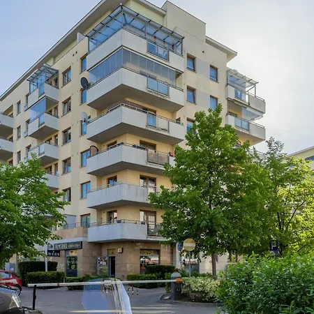 Daire Spacious With Parking And Balcony By Renters Varşova